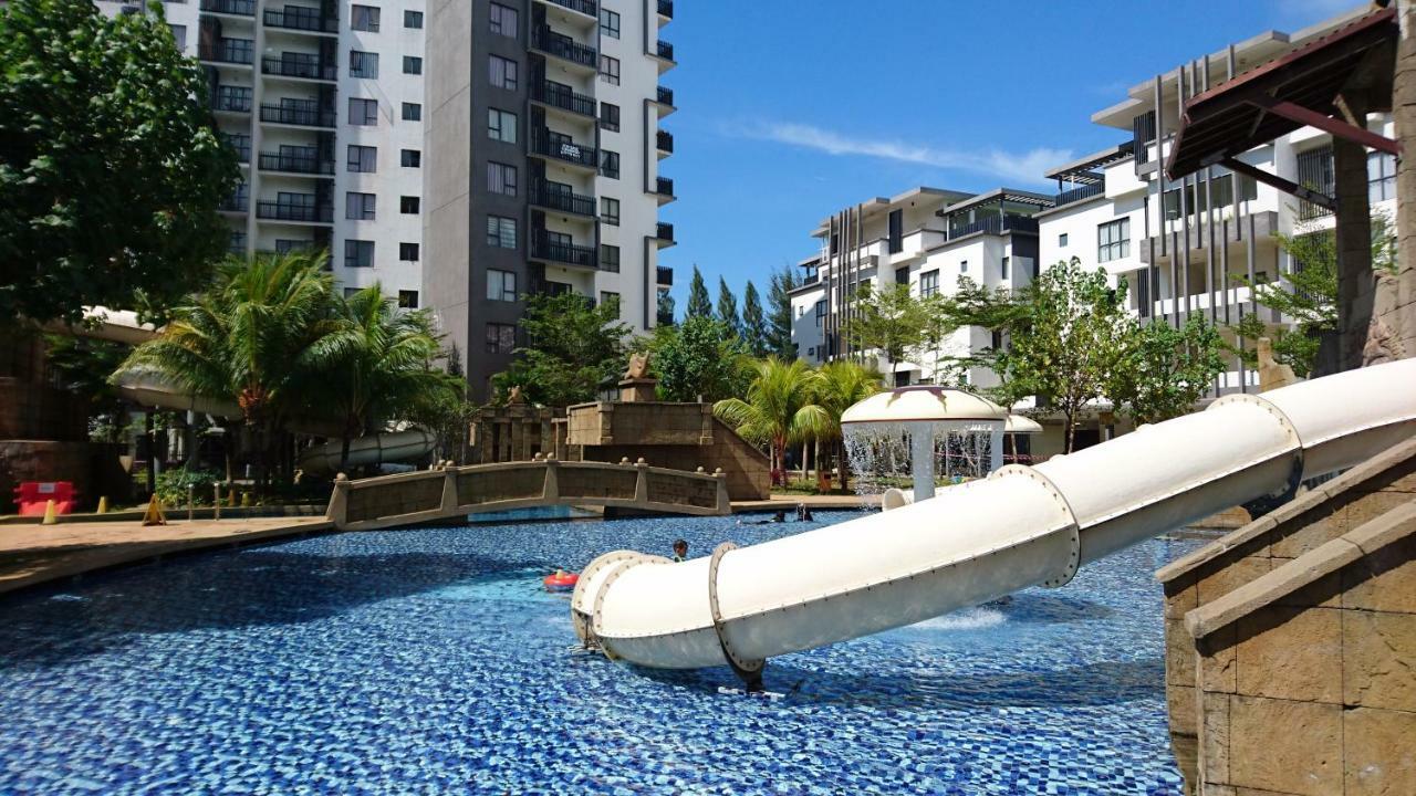 Cozy Swiss Garden Beach Resort Residence Kampung Sungai Karang Extérieur photo