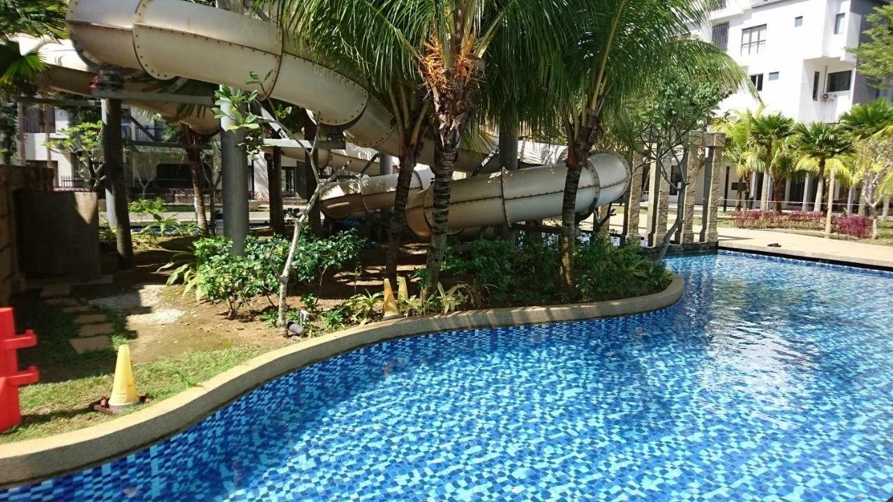Cozy Swiss Garden Beach Resort Residence Kampung Sungai Karang Extérieur photo