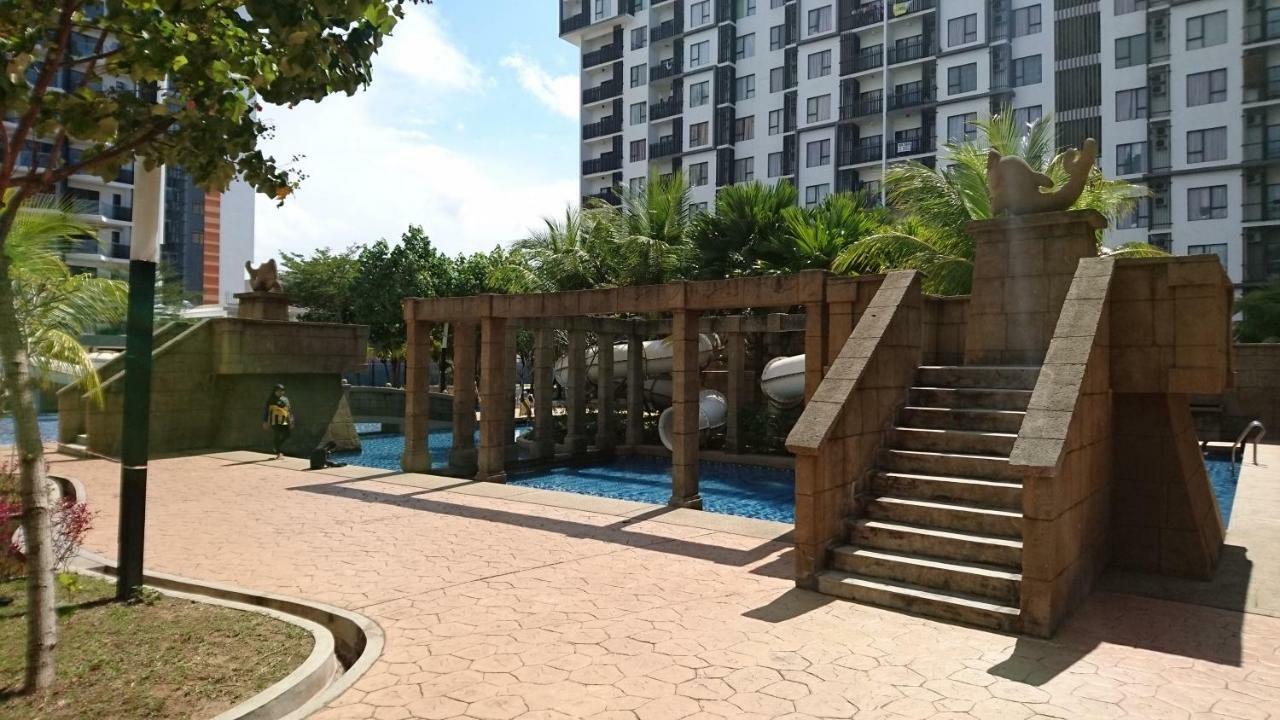 Cozy Swiss Garden Beach Resort Residence Kampung Sungai Karang Extérieur photo