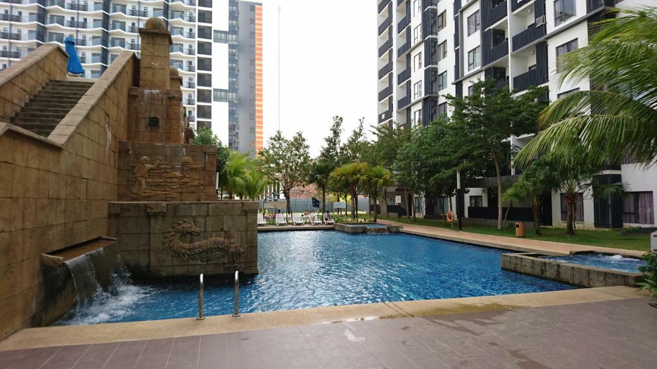Cozy Swiss Garden Beach Resort Residence Kampung Sungai Karang Extérieur photo