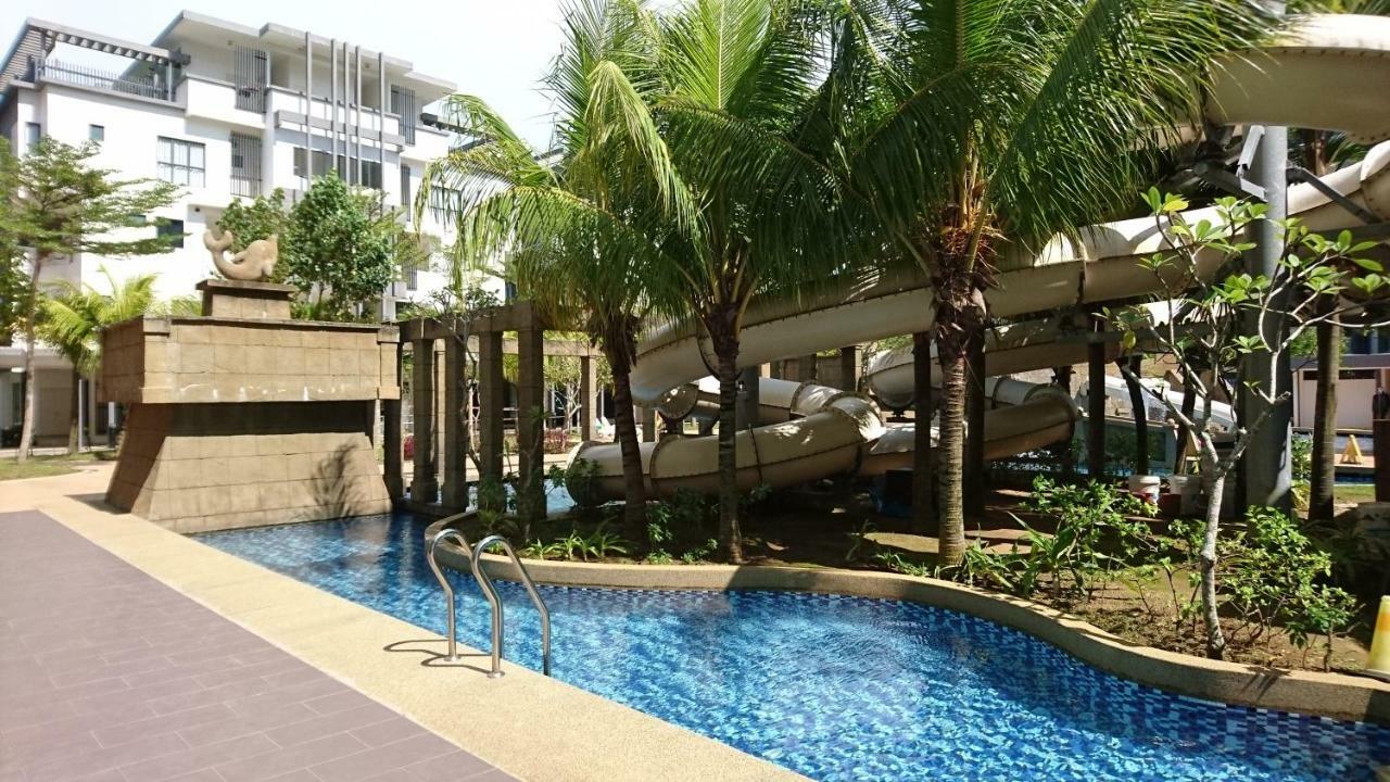 Cozy Swiss Garden Beach Resort Residence Kampung Sungai Karang Extérieur photo