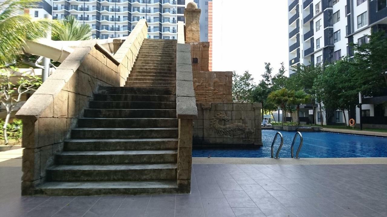 Cozy Swiss Garden Beach Resort Residence Kampung Sungai Karang Extérieur photo