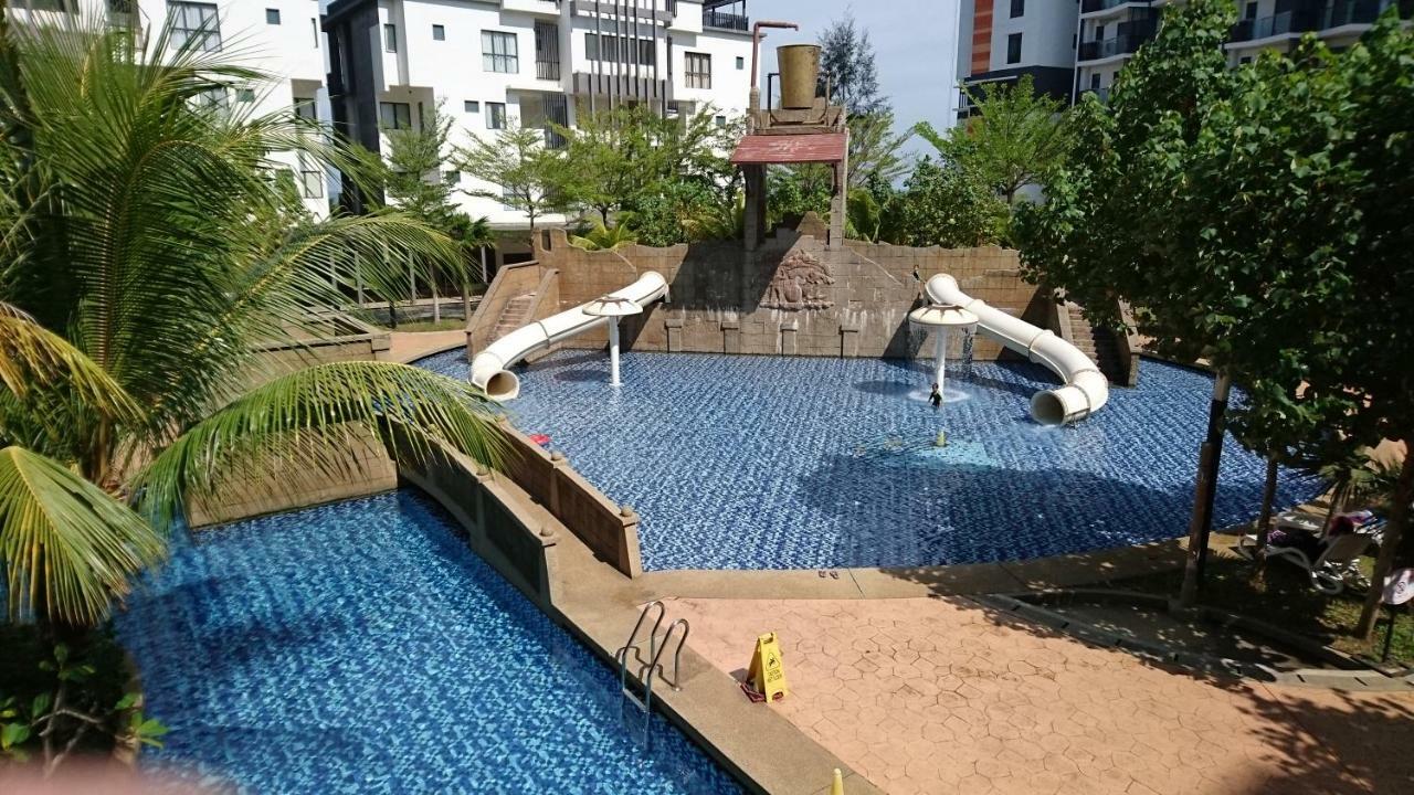 Cozy Swiss Garden Beach Resort Residence Kampung Sungai Karang Extérieur photo
