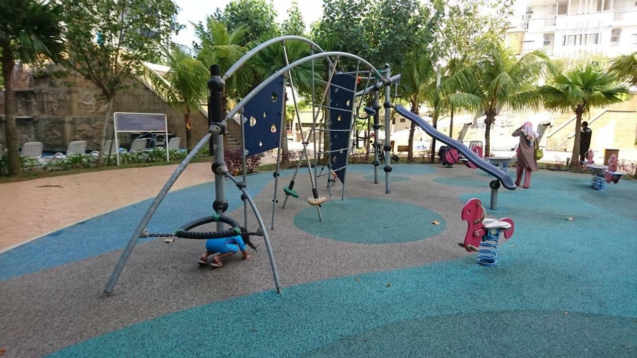 Cozy Swiss Garden Beach Resort Residence Kampung Sungai Karang Extérieur photo