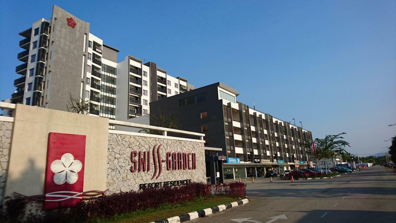Cozy Swiss Garden Beach Resort Residence Kampung Sungai Karang Extérieur photo