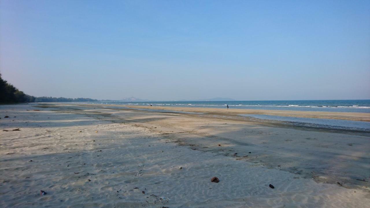 Cozy Swiss Garden Beach Resort Residence Kampung Sungai Karang Extérieur photo