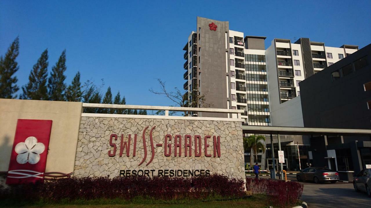Cozy Swiss Garden Beach Resort Residence Kampung Sungai Karang Extérieur photo